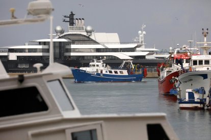 Los barcos vuelven al mar tras mes y medio de veda