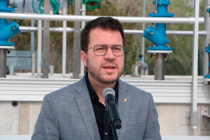 El president de la Generalitat, Pere Aragonès, durant l’atenció a mitjans a la nova depuradora de Puigpelat, a l’Alt Camp.