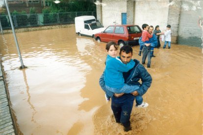 Desalojaron a los alumnos de la Escola El Serrallo.