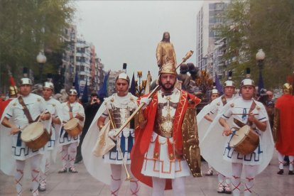 Josep M.Salvadó. Primera sortida dels sis tabalers. És l’any 1989. Va exercir de manaies des del 1982 fins al 1997.