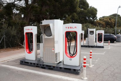 Tesla proyecta en Cambrils una de sus electrolineras más grandes de España