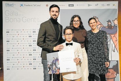 El Institut Deltebre impulsó un proyecto de sus alumnos para recaudar fondos para investigar la enfermedad rara que padece Leo Tomàs y lograron que Leo conociese a Messi. En la