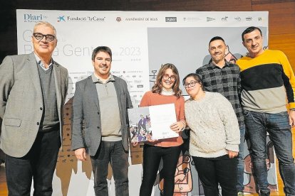 Los concejales de Vila-seca Josep Toquero y Alberto Miguel entregaron el diploma al presidente del Hoquei Vila-seca, Guillermo García, por su labor educativa en el deporte. García estuvo acompañado por miembros del club, Onada y el IMFE Cal·lípolis.