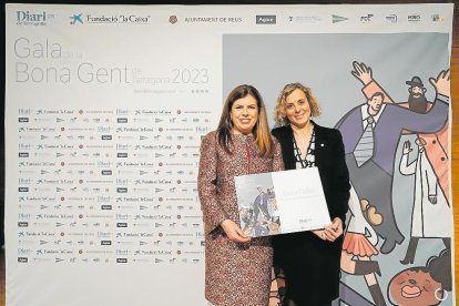 Elvira Carles es la directora de la Fundación Empresa y Clima, una organización presente en las cumbres del clima. Elvira es una de las voces más escuchadas en materia de emergencia climática. La alcaldesa de Bítem le entregó el reconocimiento.