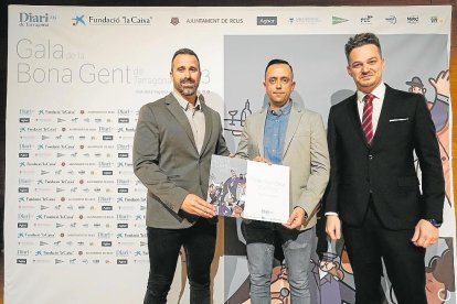 Pedals non stop es una entidad de Cambrils que organiza pedaladas solidarias para recaudar fondos para la investigación sobre el cáncer. Recogieron el diploma Martín Pagliano y Jordi Alaman. Se lo dio Felipe Campos, directivo de Agbar.