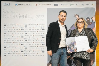 Maria Teresa Llauradó, más conocida por Mussara Food, triunfa en redes con sus recetas caseras desde Vilaplana. Tiene 24.200 seguidores en Instagram que degustan sus elaboraciones caseras. Le entregó el diploma el alcalde, Josep Bigorra.