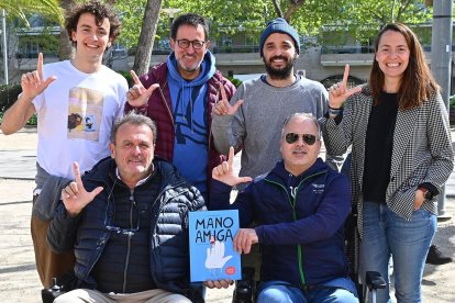La familia Oliveras, Cisco Morell y el presentador, el periodista Xavier Graset.