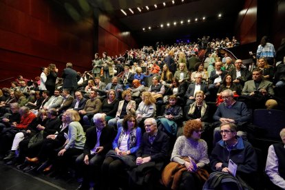 El Teatre Àngel Guimerà, lleno hasta la bandera, para comenzar un año lleno de actividades para todos los públicos.
