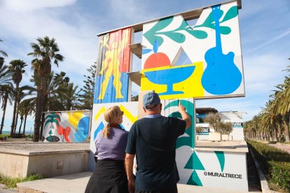 ‘Vacaciones geométricas’, de Mural 13, en el Passeig Jaume I.
