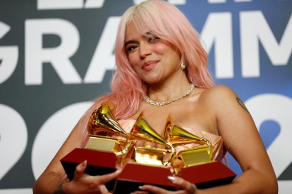 Shakira, Bizarrap y Karol G triunfan en los Grammy Latinos de Sevilla