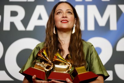 Shakira, Bizarrap y Karol G triunfan en los Grammy Latinos de Sevilla