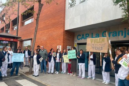 Personal del CAP La Granja de Tarragona reivindicándose.