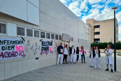 Protesta en el CAP de Miami Platja.