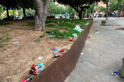 Los vecinos se quejan de cómo está el parque.