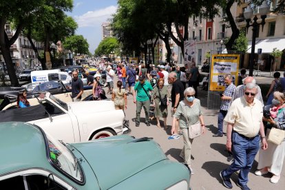 La Rambla Nova se llenó de coches clásicos durante todo el día.