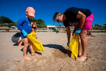 Tarragona: la fiesta de barrio de La Savinosa velando por una playa virgen y limpia