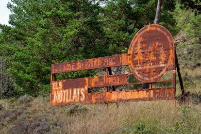 Cartel de la urbanización residencial.
