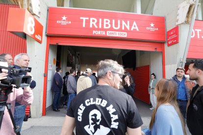 La porta 8 de Tribuna lleva el nombre de Santi Coch.