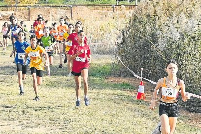 Una de las carreras femeninas disputadas en el Parc de la Torre d’en Dolça.