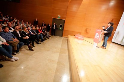 Vídeo: Zapatero acompaña a Viñuales en el acto central del PSC en Tarragona