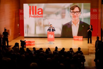 Vídeo: Zapatero acompaña a Viñuales en el acto central del PSC en Tarragona