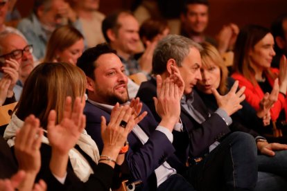Vídeo: Zapatero acompaña a Viñuales en el acto central del PSC en Tarragona