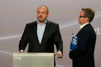 El candidato del PP Alejandro Fernández durante el debate electoral organizado por RTVE Catalunya.