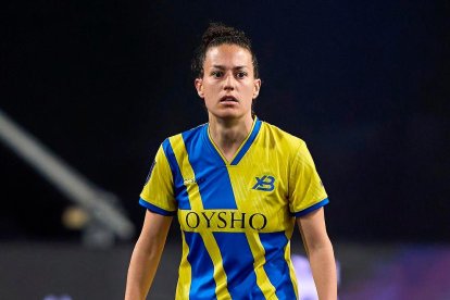 Sandra Rovira es una defensa de Ulldecona que juega hoy la final de la Queens.