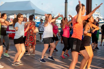 Los participantes lo dieron todo en la clase de zumba.