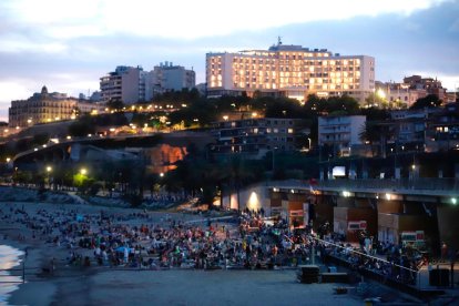 El Miracle preparado para ver los drones.