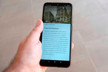 Imagen de la antigua Plaça Catalunya, a través de la aplicación que se puede consultar en el teléfono.