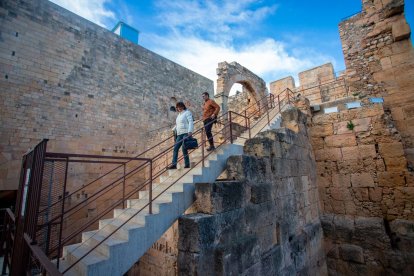 Se han arreglado las escaleras exteriores del edificio.