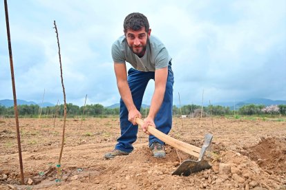 Miquel Vilalta va estudiar enologia, però alhora també li ha agradat sempre el camp. La passió li ve de família.