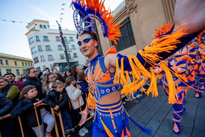 Disc 45 presenta el disfraz para su reinado.