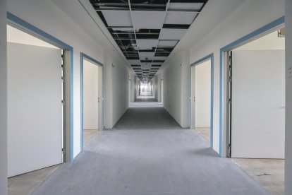 El nuevo hospital contará con un centenar de habitaciones. Todas son individuales y tienen luz natural.
