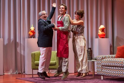 Los actores Joan Pera, Edu Lloveras y Júlia Jové.