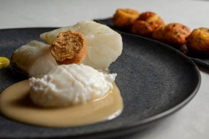 Platos elaborados con bacalao del Restaurant La Llotja de L’Ametlla de Mar.