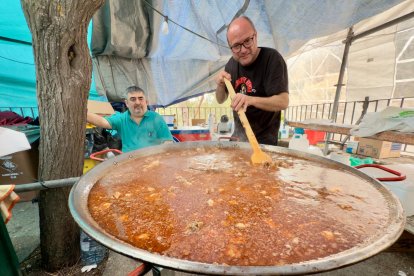 En Flix, la fiesta se traslada a la ermita.