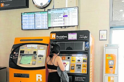 Los usuarios de Tarragona no han recuperado la confianza en el tren.