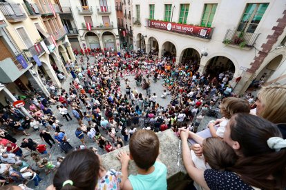 Balladetes del Seguici petit de Valls, des dels balcons de l'ajuntament.