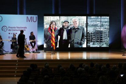 Premi Nacional de Comunicació de Premsa (a títol pòstum): Òscar Muñoz Sanz, per gairebé tres dècades de trajectòria a La Vanguardia, caracteritzada per un periodisme rigorós, compromès i proper