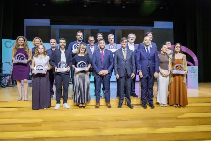 Els guanyadors de les diferents categories amb les autoritats presents a l’acte