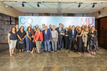 Foto de família del personal del ‘Diari de Tarragona’ que va assistir a la festa