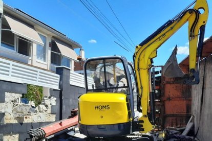 La calle quedó cortada con la maquinaria
