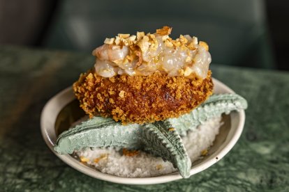 Pad Thai Reus: masa de pasta de arroz, salsa de pescado y cigala, con un rebozado crujiente de panko