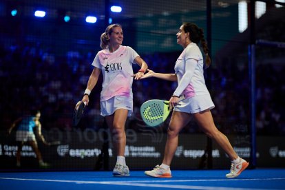 Ari Sánchez y Paula Josemaría celebrando un punto.