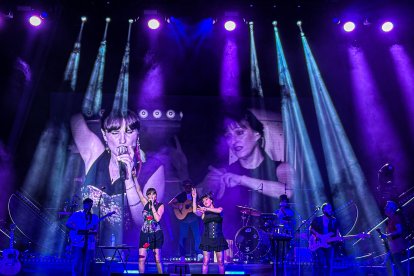 La banda presentó un espectáculo atractivo en Tarragona.