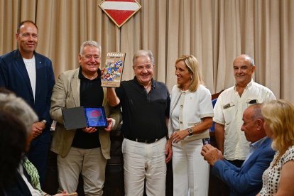 D'esquerra a dreta: Berni Álvarez, Josep M. Rovira, Anton Bastús, Dolors Farré i Josep M. Albareda.