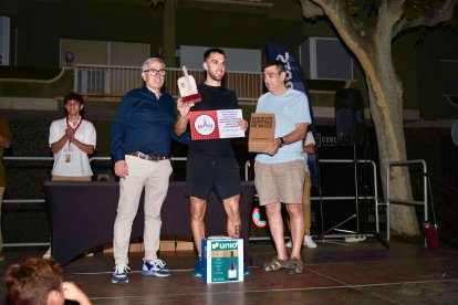 Arnau Oteros, guanyador de la Cursa de Sacs d'Avellanes.