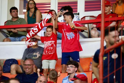 La afición respondió en el primer partido en el Nou Estadi Costa Daurada de la nueva temporada.